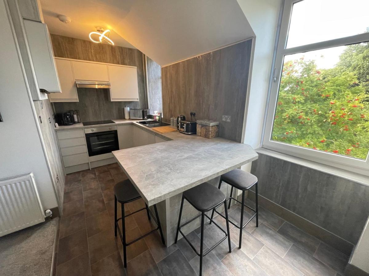 Crown Aros Beag, Ultra City Central 2 Bedroom Apartment With Free Parking Onsite Inverness Dış mekan fotoğraf